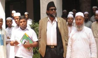 Visit to Darul Uloom Alia in Chittagong Photo from Left: The Secretary General, Shaikh Shafayat and Shaikh Munner-ul-Manaan (Shaikh-ul-Hadith)